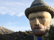 Balon Udara Berbentuk Kepala Vincent Van Gogh Menghiasi Langit Los Angeles