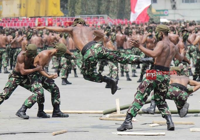 Pasukan Elite TNI sedang demonstrasi kemampuannya