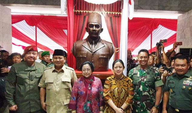 Pejabat Teras PDIP Dampingi Megawati Resmikan Patung Bung Karno di Kampus Akmil