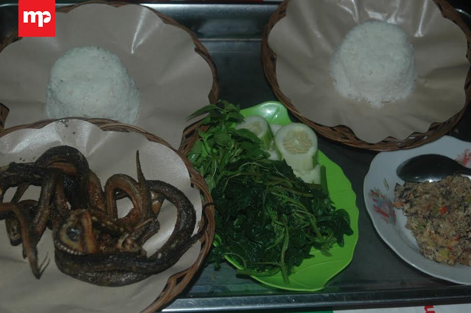 Makan Sambal Belut Pak Sabar, Yuk