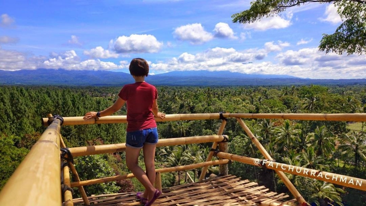 Menikmati Keindahan Alam di Bukit Mondoleko