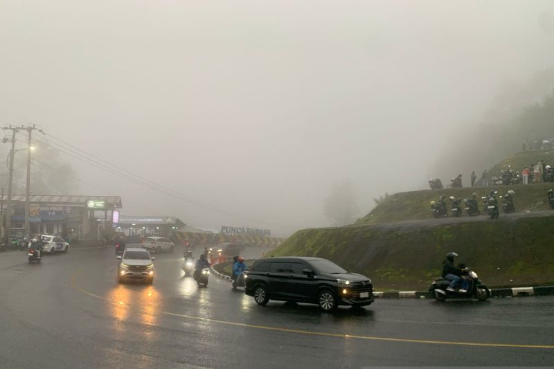 Rekayasa Lalu Lintas Puncak H+4 Lebaran, Sistem Satu Arah Polres Cianjur Urai Kepadatan Kendaraan