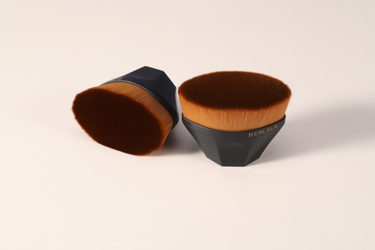 Wajah Makin Cantik dengan Foundation Brush Stylish