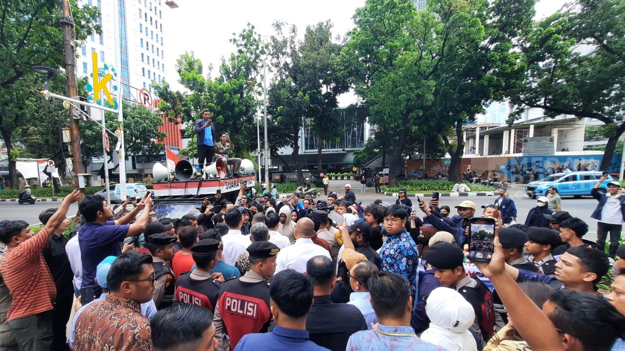Gedung DPRD DKI Jakarta Digeruduk Demonstran, Tuntut Transparansi hingga Akuntabilitas Pengelolaan Anggaran Publik