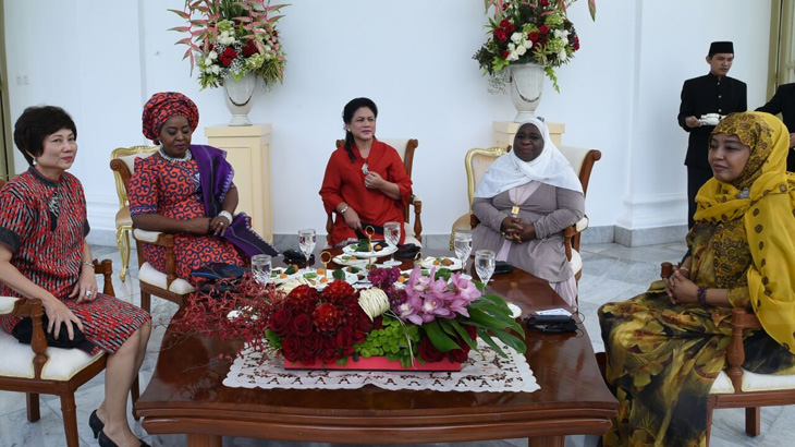 Iriana Widodo bersama para istri pemimpin negara anggota IORA. (Biro Pers Setpres)