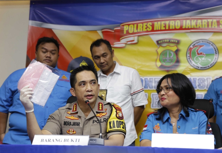 Kasat Narkoba Polres Jakarta Selatan Vivick Tjangkung