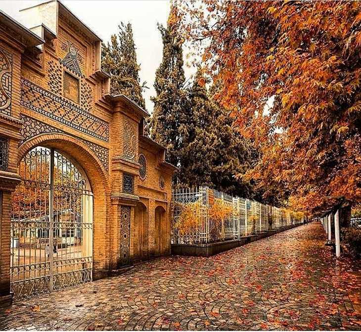 Eram Gardens yaitu taman tradisional Persia yang merupakan situs warisan dunia UNESCO . (Foto: instagram.com/travel_around_shiraz_iran)