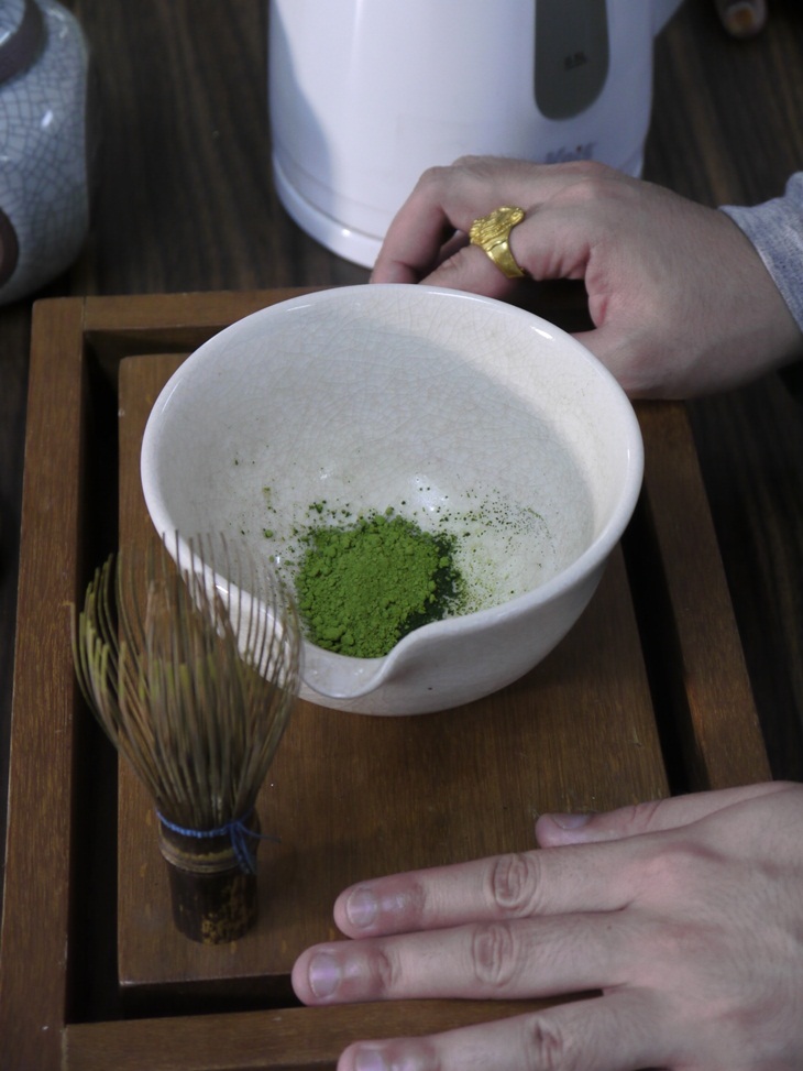 Teh matcha dalam kelas pemula oleh Othniel Giovanni.  (Foto: merahputih.com/Suryo Paksi)