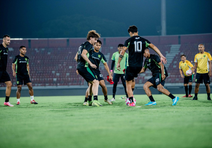Koko Ari Kembali, Persebaya Pastikan 15 Pemain Termasuk Francisco Rivera, Flavio Silva, Bruno Moreira Bertahan