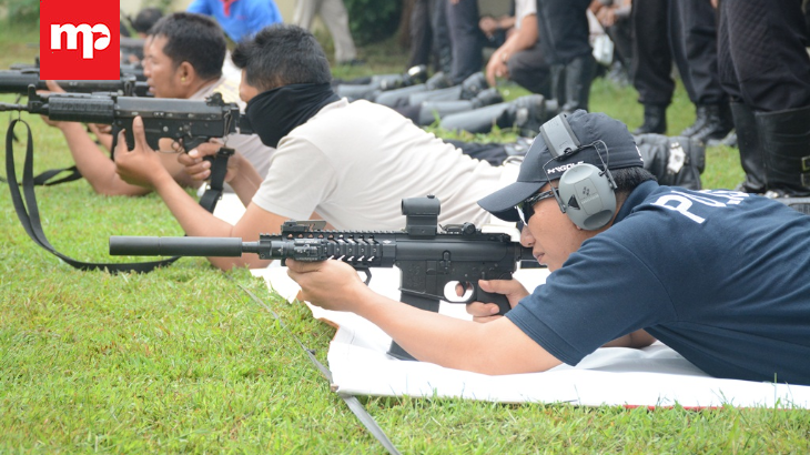 Ratusan Polisi Solo Latihan Menembak Laras Panjang