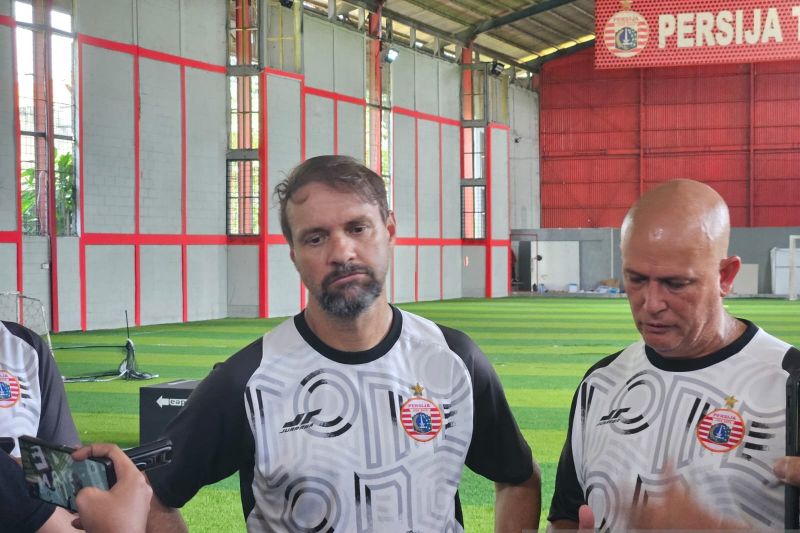 Kembali Mengeluh soal Lapangan JIS, Mauricio Souza Singgung Liga di Eropa