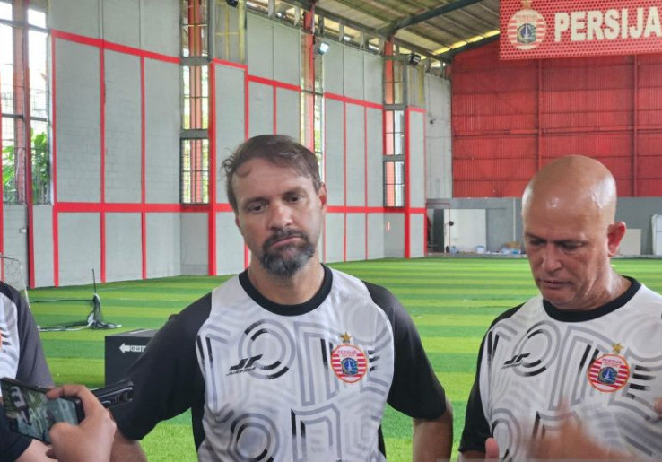 Kembali Mengeluh soal Lapangan JIS, Mauricio Souza Singgung Liga di Eropa