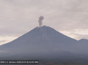 Semeru Erupsi 5 Kali Sejak Pagi, Abu Mengarah ke Utara dan Timur Laut dari Puncak Mahameru