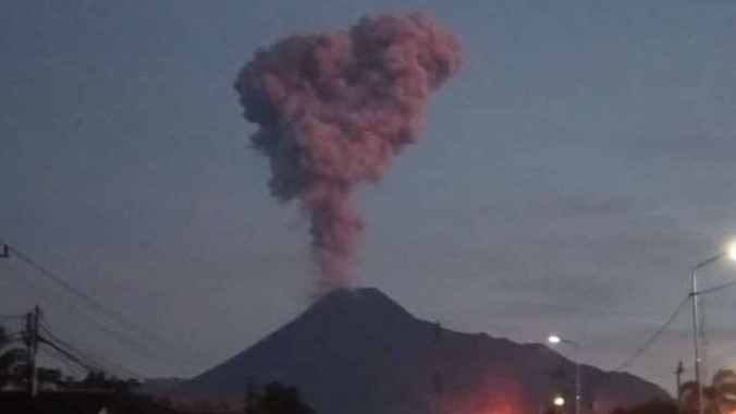 Gunung Merapi Erupsi