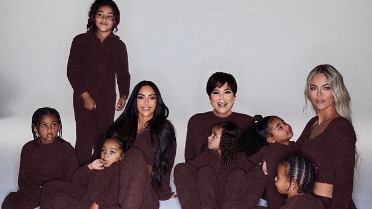 Hangatnya Natal Kris Jenner bersama keluarganya. (Foto: Instagram/krisjenner)