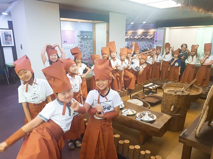 Anak-anak berkunjung ke Musum Tteok. (Foto: .instagram.com/tteok_museum)