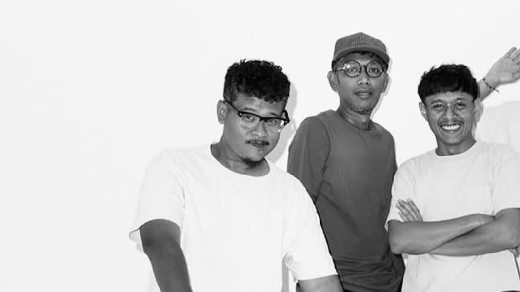 Lirik Lagu 'Timur' dari The Adams dari Album 'Agterplass'