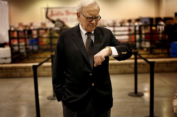 Warren Buffet suka menghasilkan uang