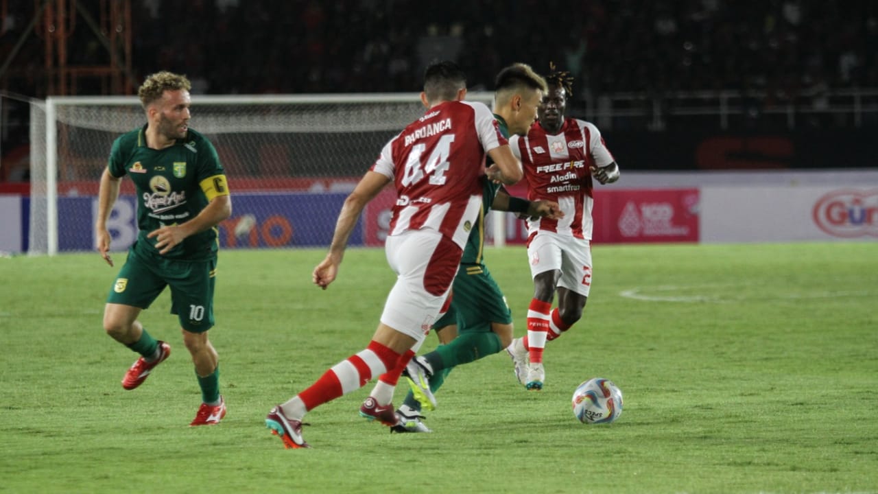 Luis Medina Minta Maaf setelah Persis Dikalahkan Persebaya