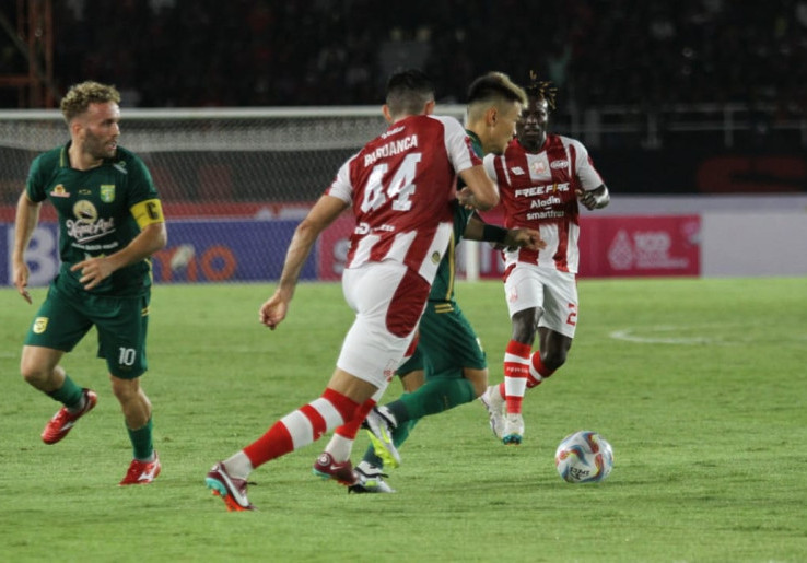 Luis Medina Minta Maaf setelah Persis Dikalahkan Persebaya