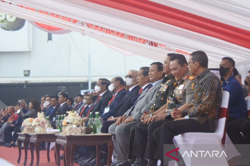 Didampingi Prabowo, Jokowi Saksikan Demonstrasi Prajurit dan Alutsista di Indo Defence 2022