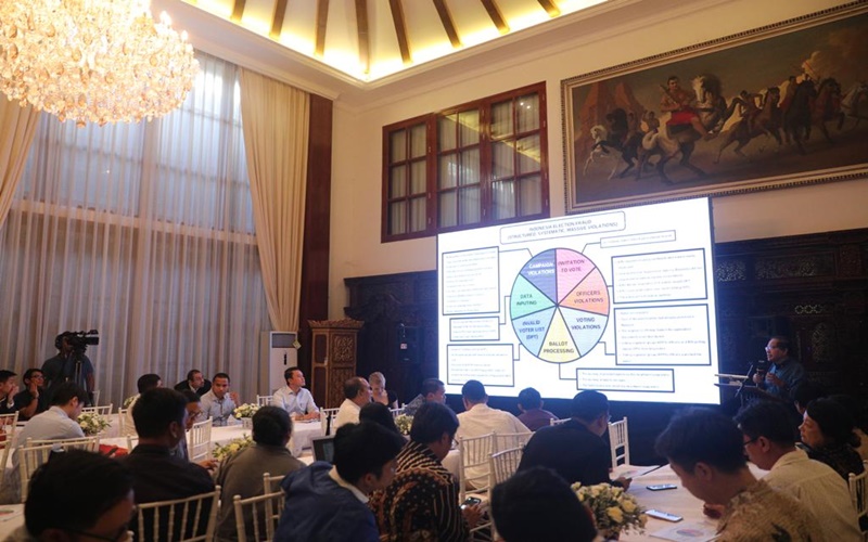 Salah satu pemaparan kecurangan Pemilu 2019 kepada media asing oleh Prabowo-Sandi