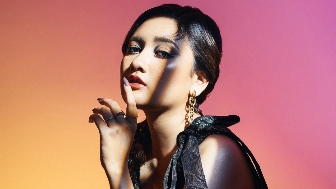 Meiska Adinda Tampilkan Konsep Colorful untuk Video Musik 'Telat Cemburu'