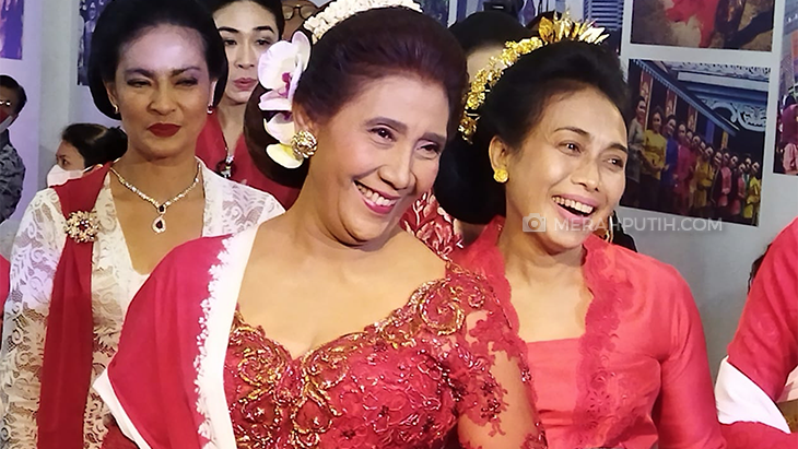 Gaya Kebaya Merah