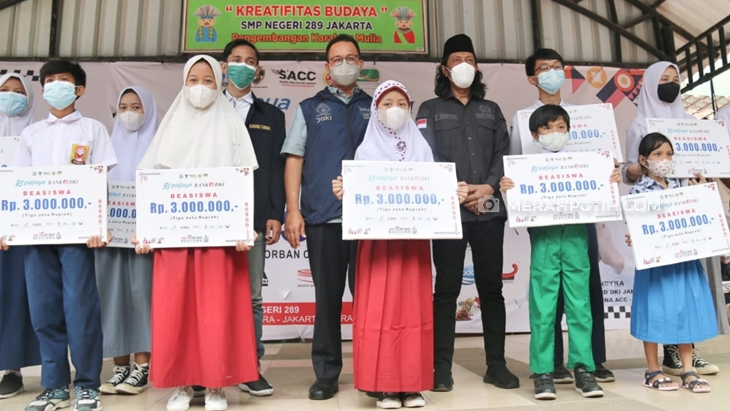 Anies Beri Beasiswa Anak Yatim Piatu akibat COVID-19