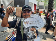 Laris Manis Pernak-Pernik Bergambar Paus Fransiskus Saat Datang ke Indonesia