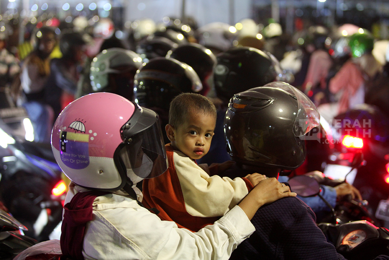 Mengintip Pemudik Motor Cilik Menyebrang ke Pulau Sumatera di Pelabuhan Ciwandan Banten