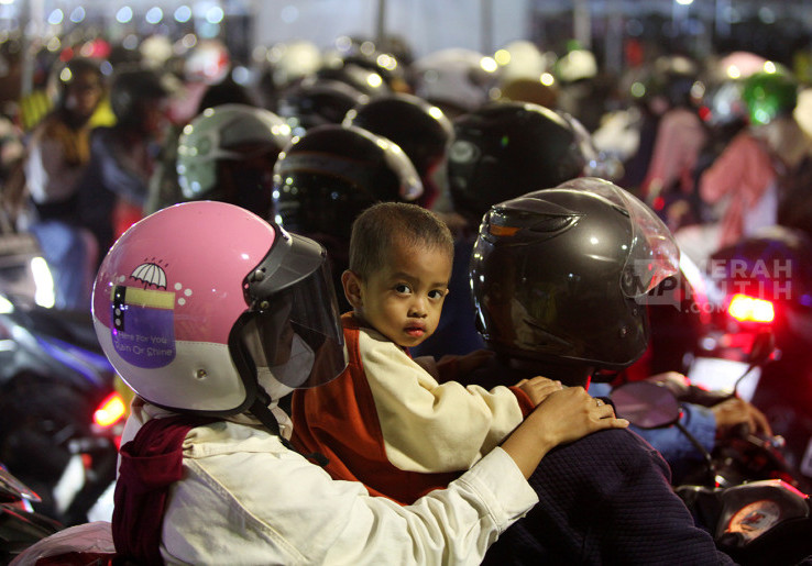 Mengintip Pemudik Motor Cilik Menyebrang ke Pulau Sumatera di Pelabuhan Ciwandan Banten 