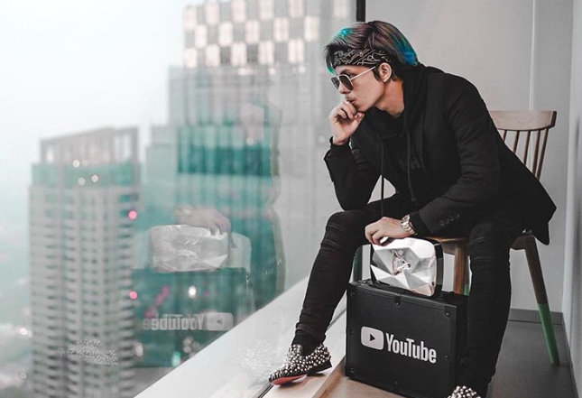 Atta Halilintar dan Ria Ricis Dapat Diamond Play Button dari YouTube