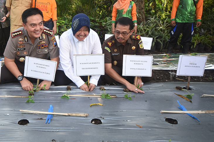 Wali Kota Risma Ajak Warga Surabaya Jaga Kebersamaan dan Persatuan