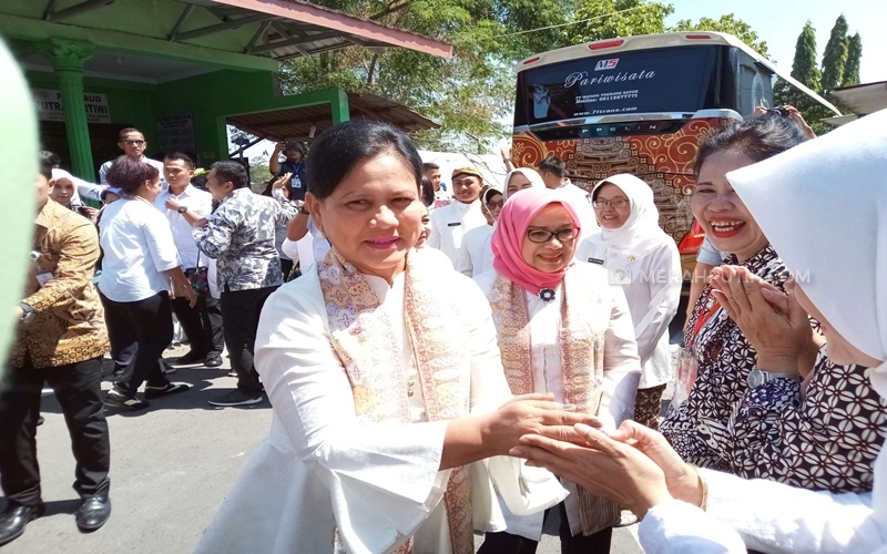 Kunjungi PAUD Putra Pertiwi Solo, Iriana Jokowi Ajak Anak-Anak Bernyanyi