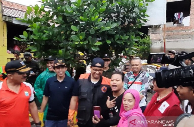 Celetukan Warga Saat Ngevlog Bareng Anies: Goodbener, Mantap