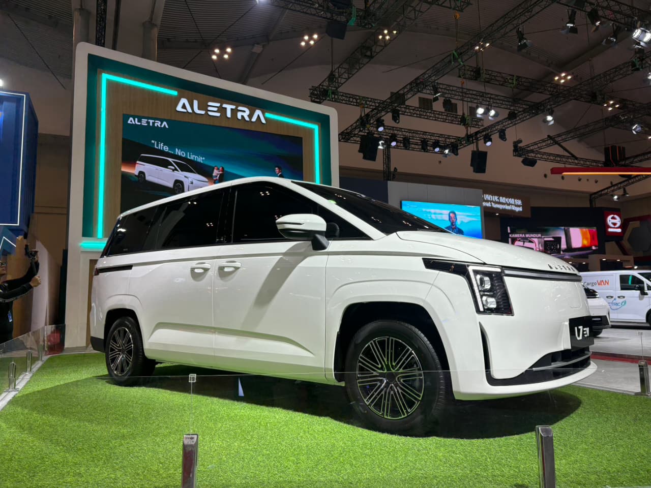 Aletra L7 dilengkapi beragam fitur premium