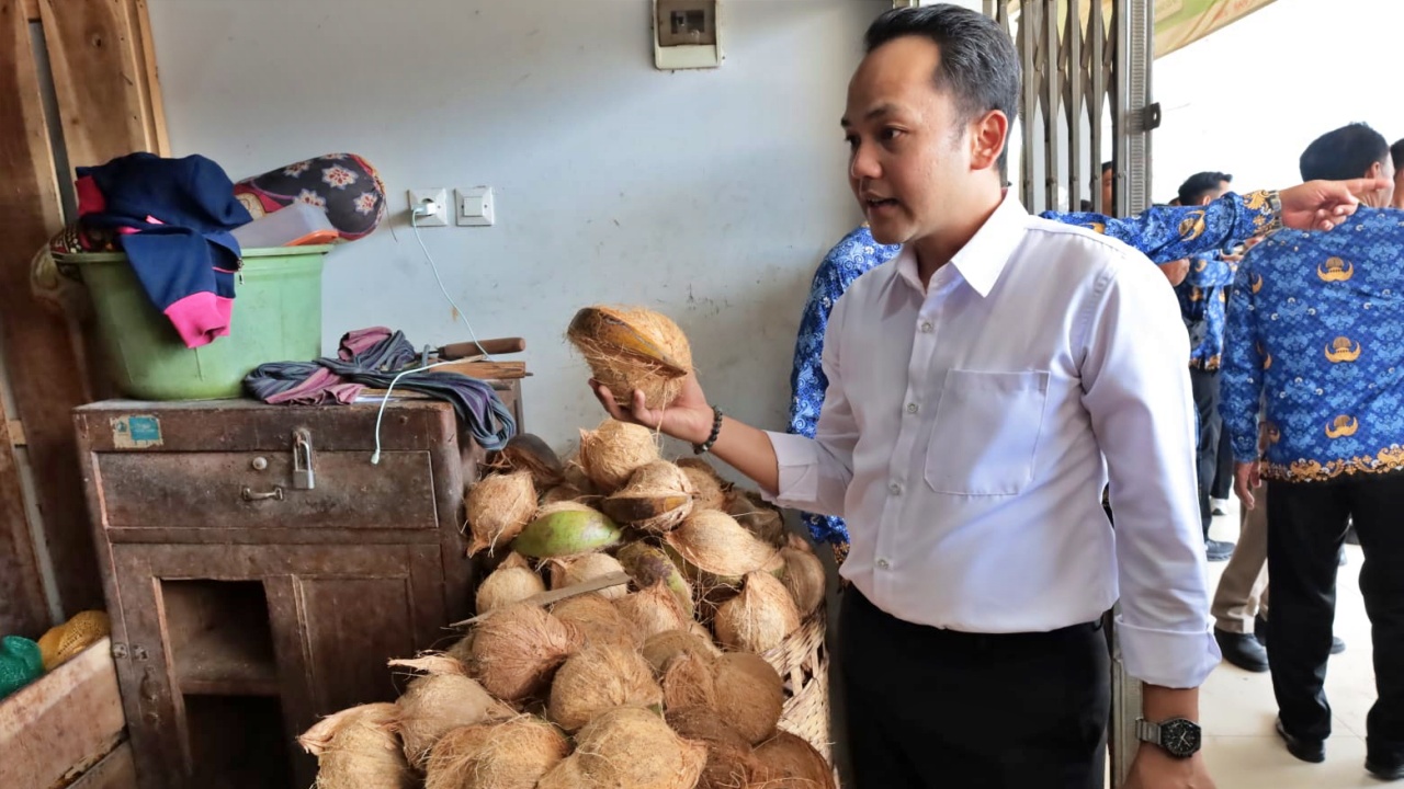 Ekspor ke China Bikin Harga Kelapa di Solo Naik hingga Rp 12.000 per Butir