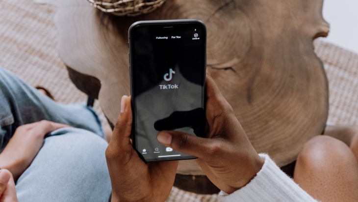 Scrolling TikTok Sebelum Tidur Dapat Mempengaruhi Mimpi