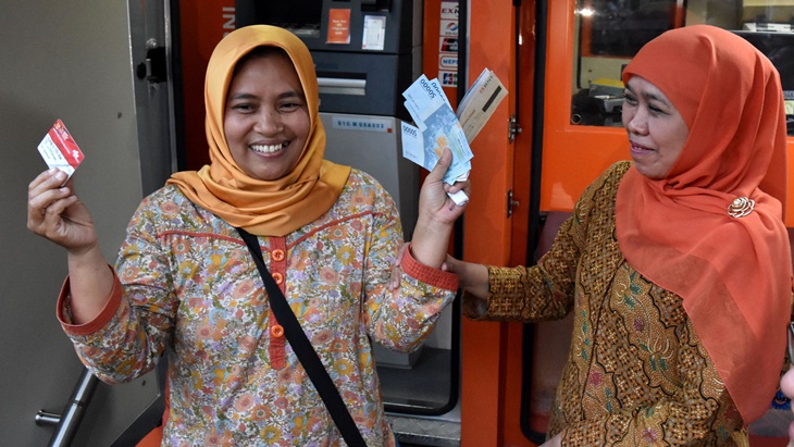 Menteri Khofifah Pastikan November Pencairan Bansos Tuntas