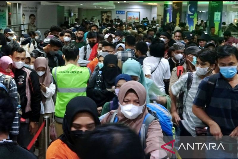Pemudik di Pelabuhan Tanjung Perak Turun 36 Persen
