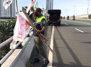 DPRD DKI Harap Kerja Satpol PP Tertibkan Atribut di Flyover Tidak Musiman