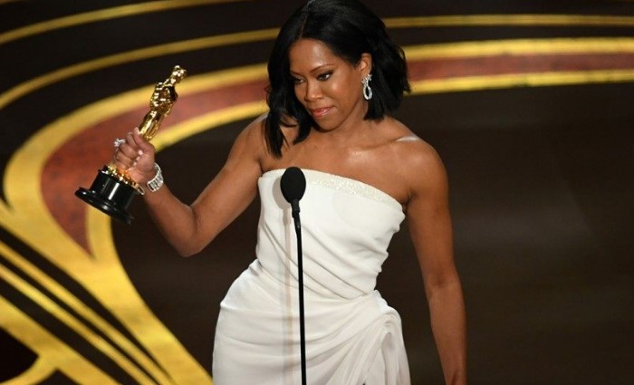 Regina King Menang dan Surat Manis Emma Stone untuk Marina de Tavira pada Kategori Aktris Pendukung Terbaik Oscar 2019