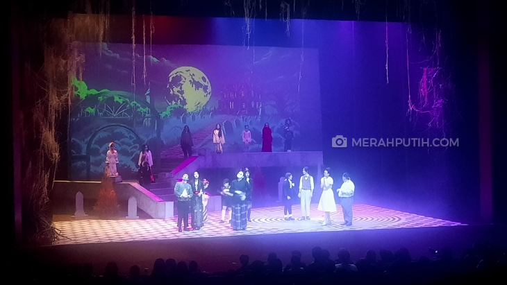 Drama Musikal 'The Addams Family Musical Comedy' Sukses Pukau Penonton