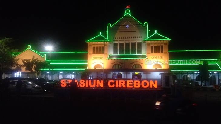  Stasiun Kereta Api Cirebon. (Foto: MP/Mauritz)