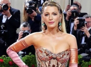Gaun Bunglon Blake Lively di Met Gala 2022