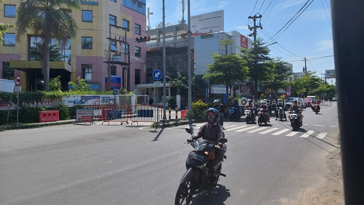 Solo Turun Level 3, Polresta Tetap Lakukan Penyekatan dan Penutupan Enam Jalan