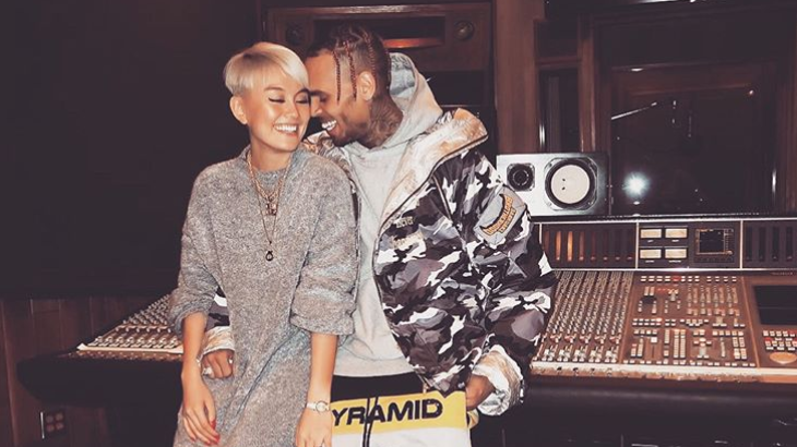 Usai Tercyduk di Apartemen dengan Ariel, Agnez Mo Kepergok Gandeng Chris Brown