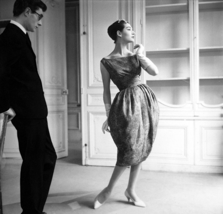 Bubble dress yang sempat dianggap kontroversi. (Foto: pierrecardin.com)