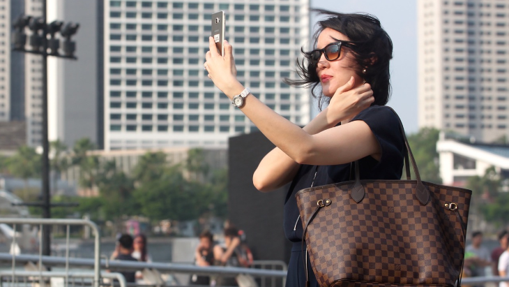 3 Fakta di Balik Foto Selfie yang Tampilkan Sisi Kiri Wajah